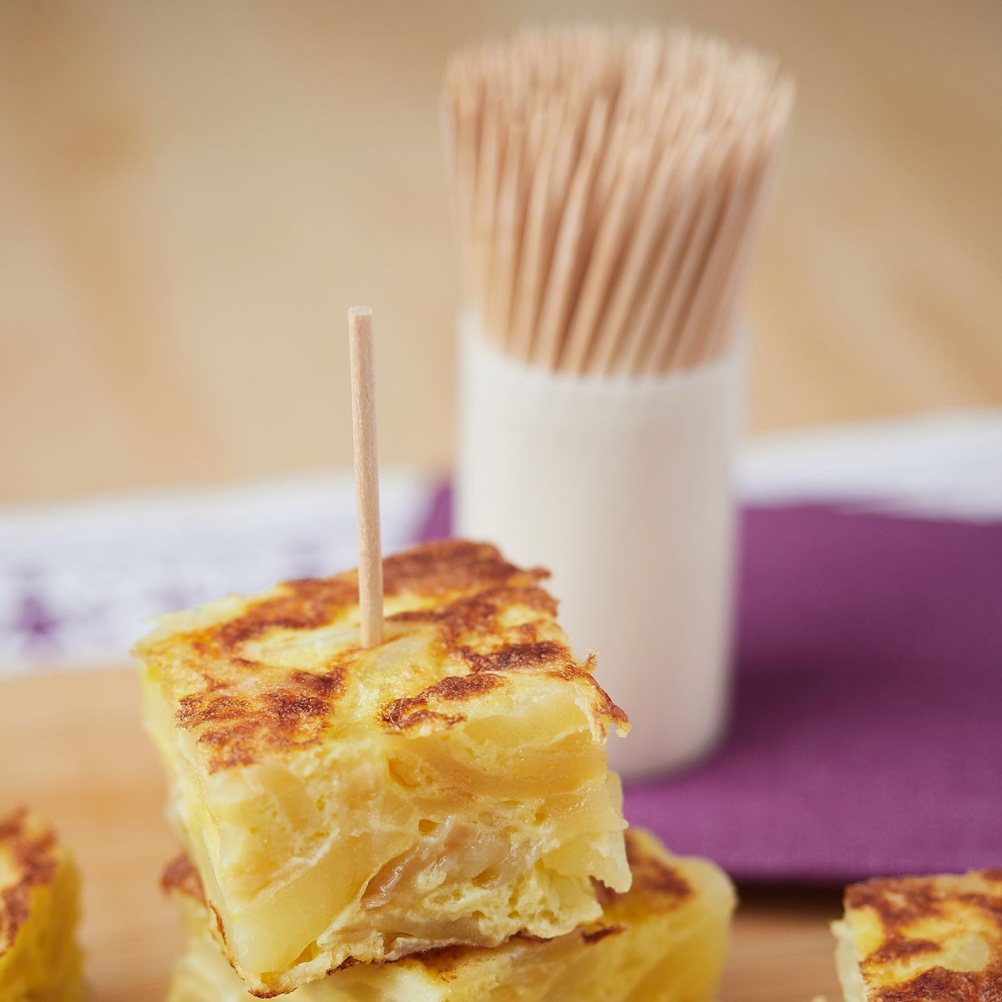 Simple Wooden Toothpicks with Dispenser Box 