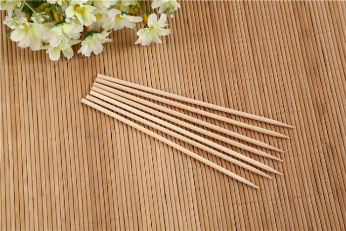 Natural Bamboo Wooden Skewers/BBQ Sticks for Barbeque and Grilling